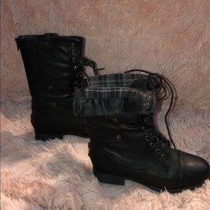 Versatile black combat boots